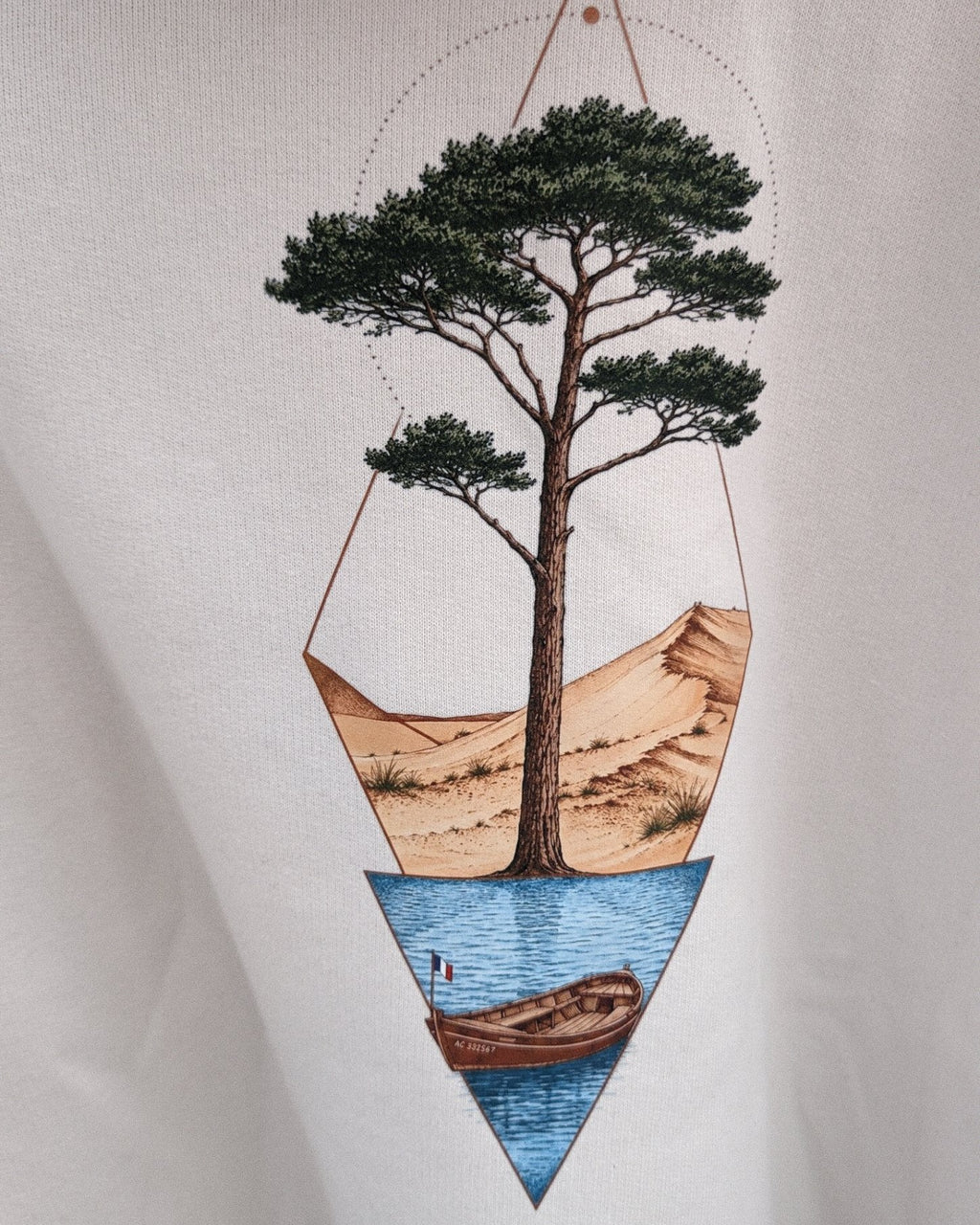 Sweat à capuche Île & Pins Couleur blush mint, détail du motif en couleurs au dos