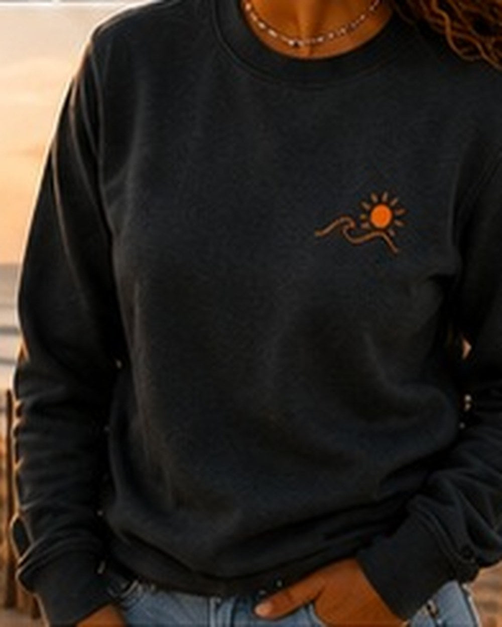 Pull Écume & Soleil motif Esprit Bassin anthracite, détail du flocage
