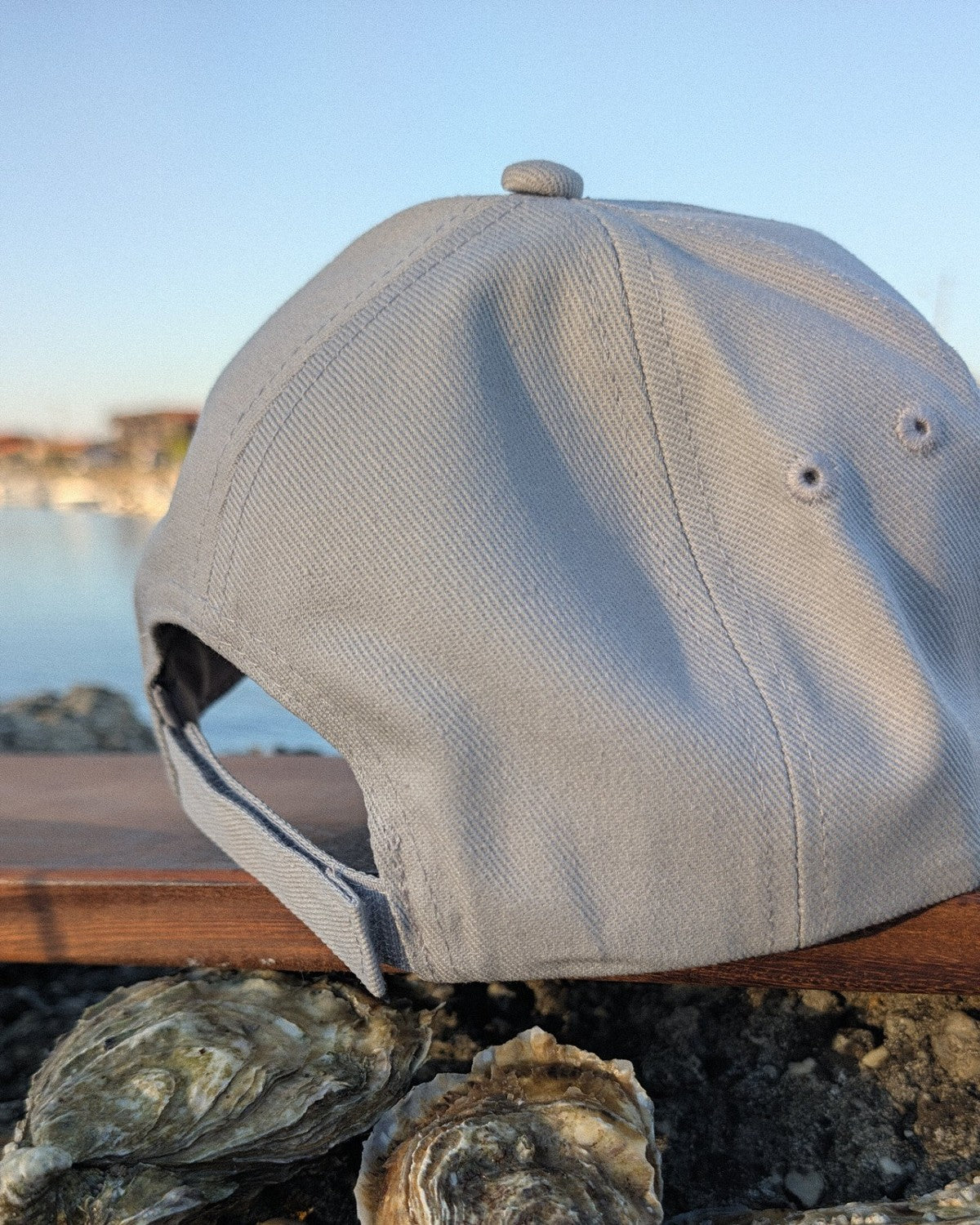 Dos de la casquette Écume & Soleil avec bride réglable